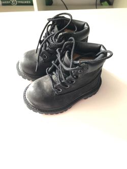 Toddlers timberlands size 4