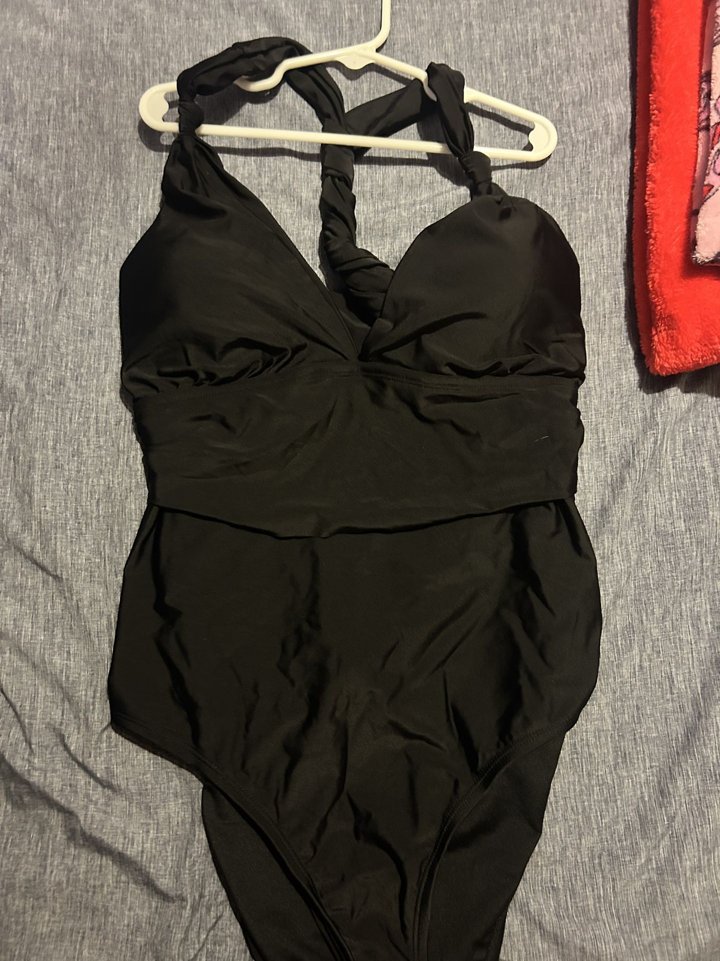 New L One Piece With Twisted Back