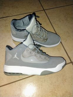 Size 10 MEN'S Jordan Max Aura 2 "Cool Grey"