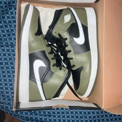 Air Jorden 1 Mid (GS) Olives, SIZE 7 Youth 