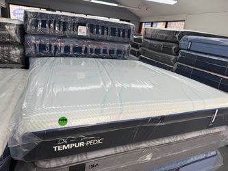 KING SIZE TEMPURPEDIC PROADAPT (SOFT) MATTRESS