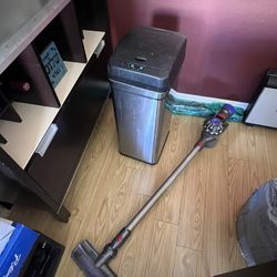 Dyson Slim Vacuum Cordless With Battery And Charger 