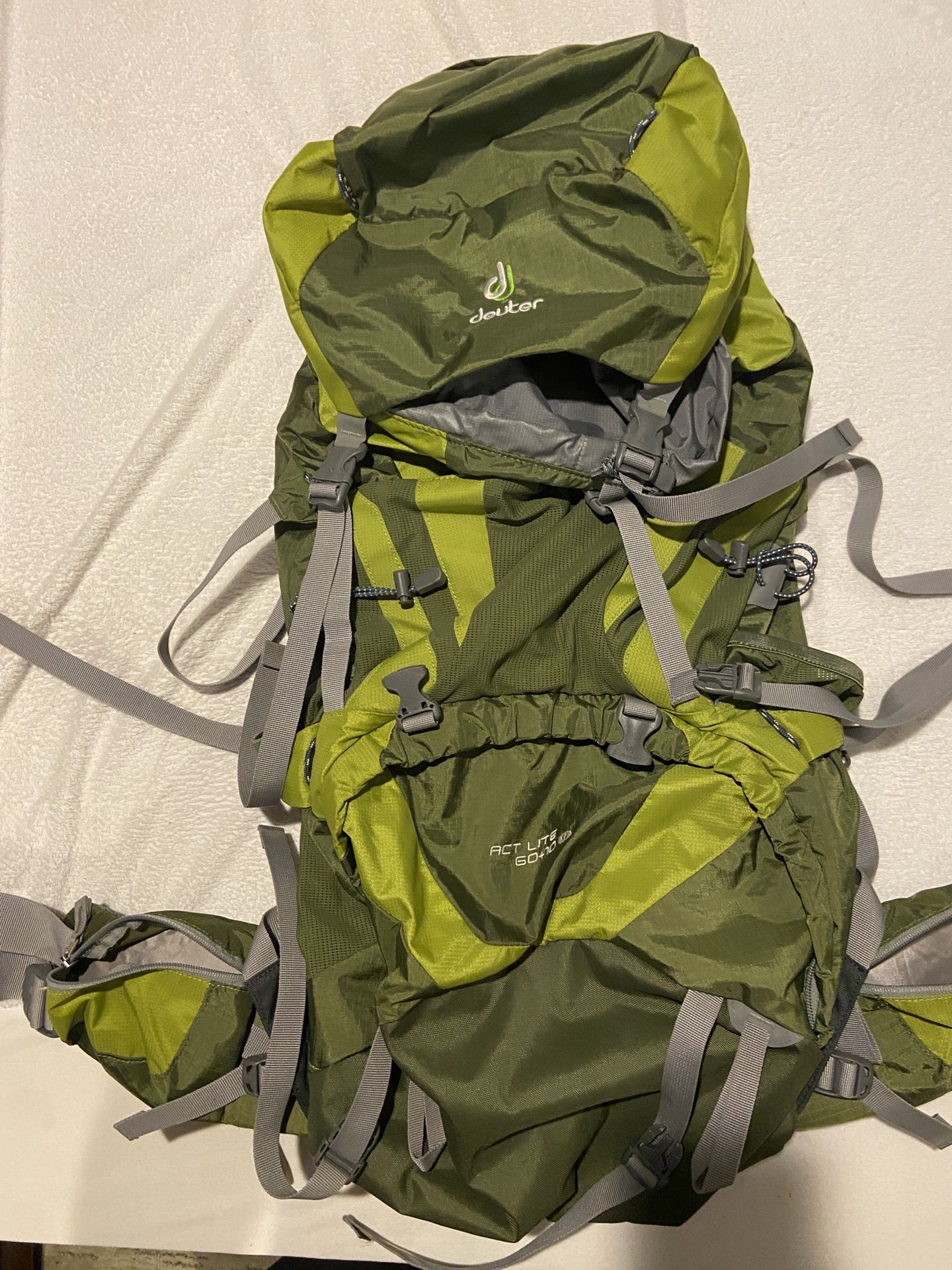 Deuter ACT Lite 60+10 SL Backpack