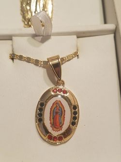 Cadena con dige de la virgen de guadalupe de oro laminado
