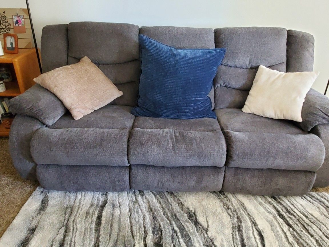 SOFA & LOVE SEAT W/ (4) RECLINERS