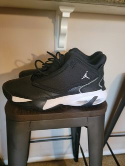 Jordan Max Aura 4 Mid Basketball Shoes Men's 11 Black (No Box) 