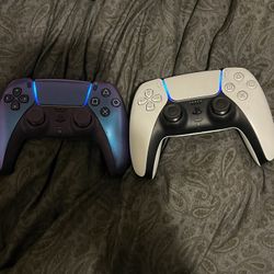 2 Ps5 Controllers