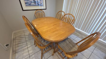Solid Oak Kitchen table and 6 chairs