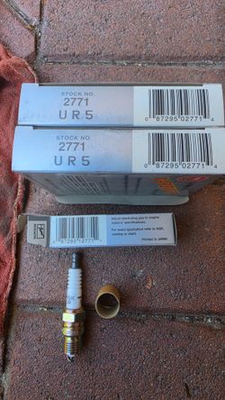 NGK UR5 2771 spark plugs x 8 Chevy GM