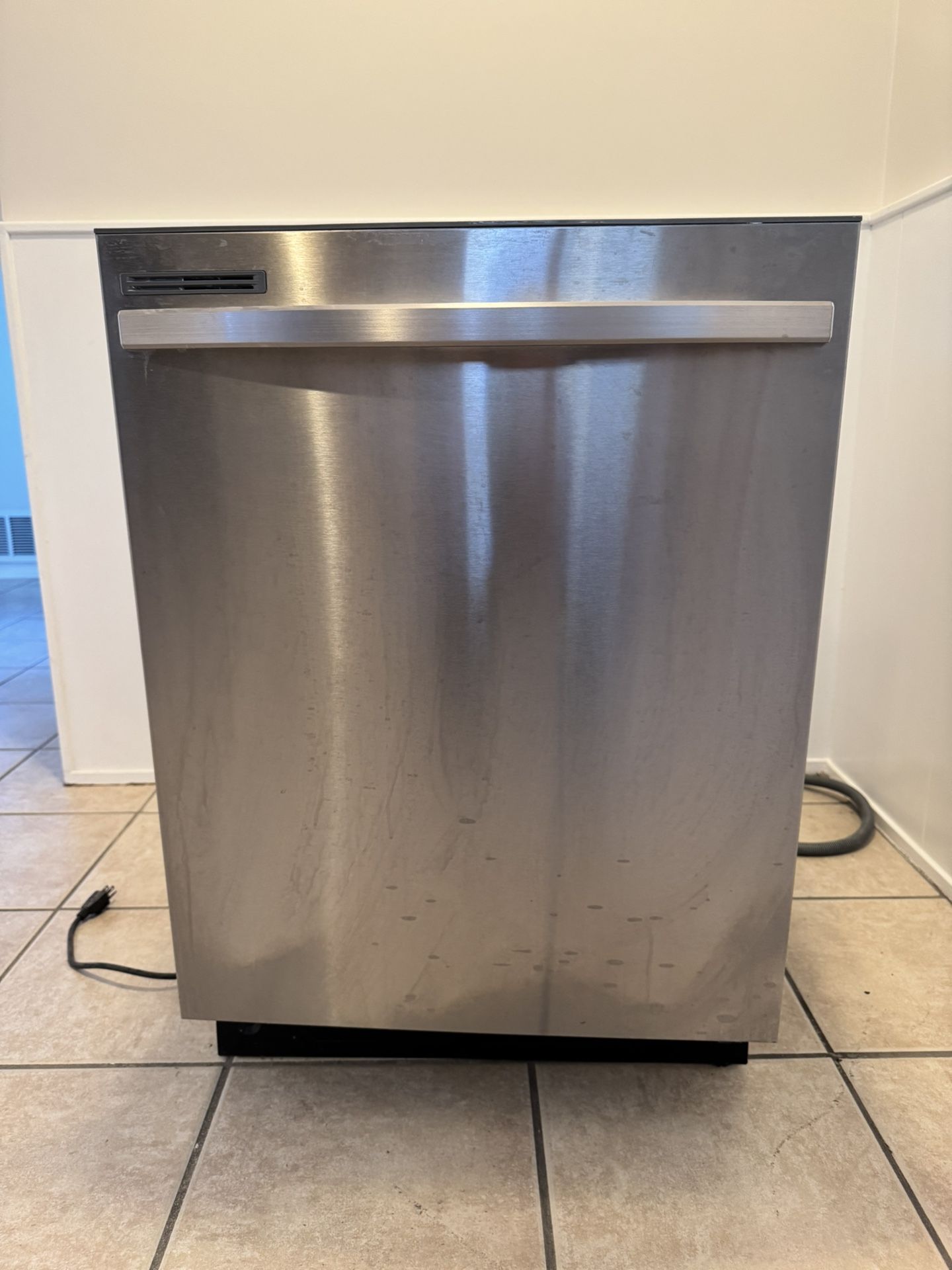 Samsung 24-in Top Control Built-in Dishwasher ( Fingerprint Resistant Stainless Steel ) ENERGY STAR, 53-Decibel Standard Sound Level