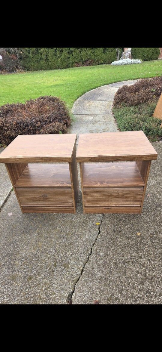 Set Of 2 Solid Wood End Table