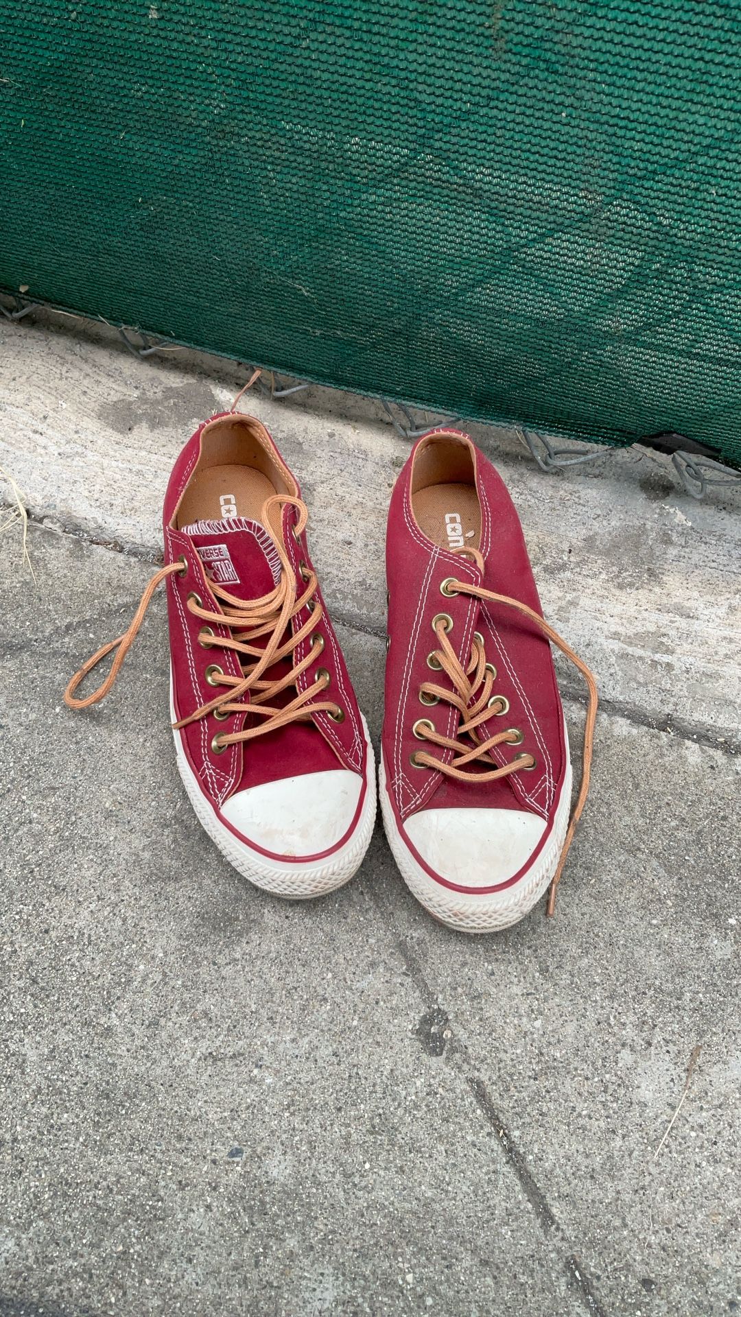 Converse Low Top Shoes Size 7 Wmns