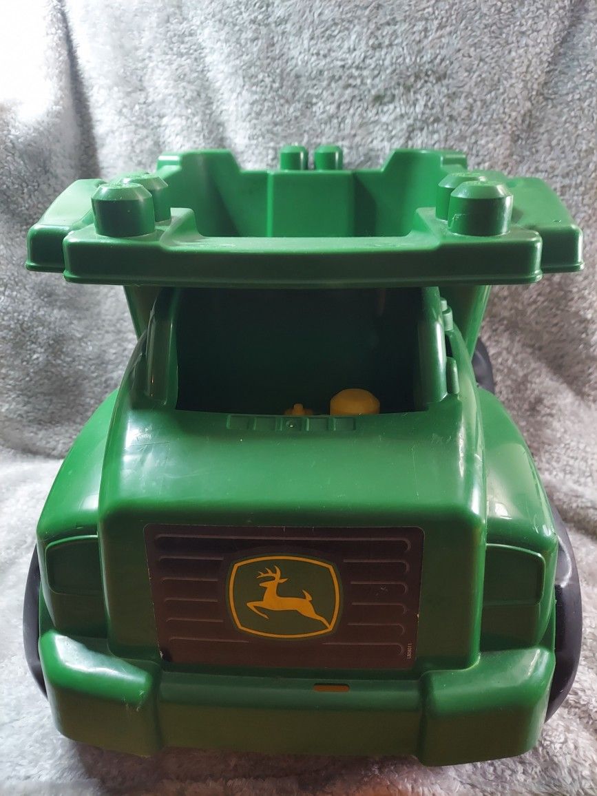 Mega Bloks John Deer Dump Truck Must Pick Up