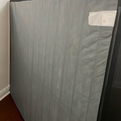 Queen-size Mattress Frame —airy