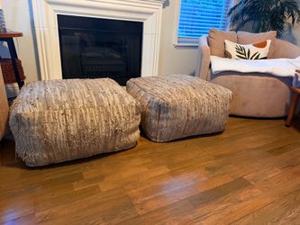 2 large Poufs