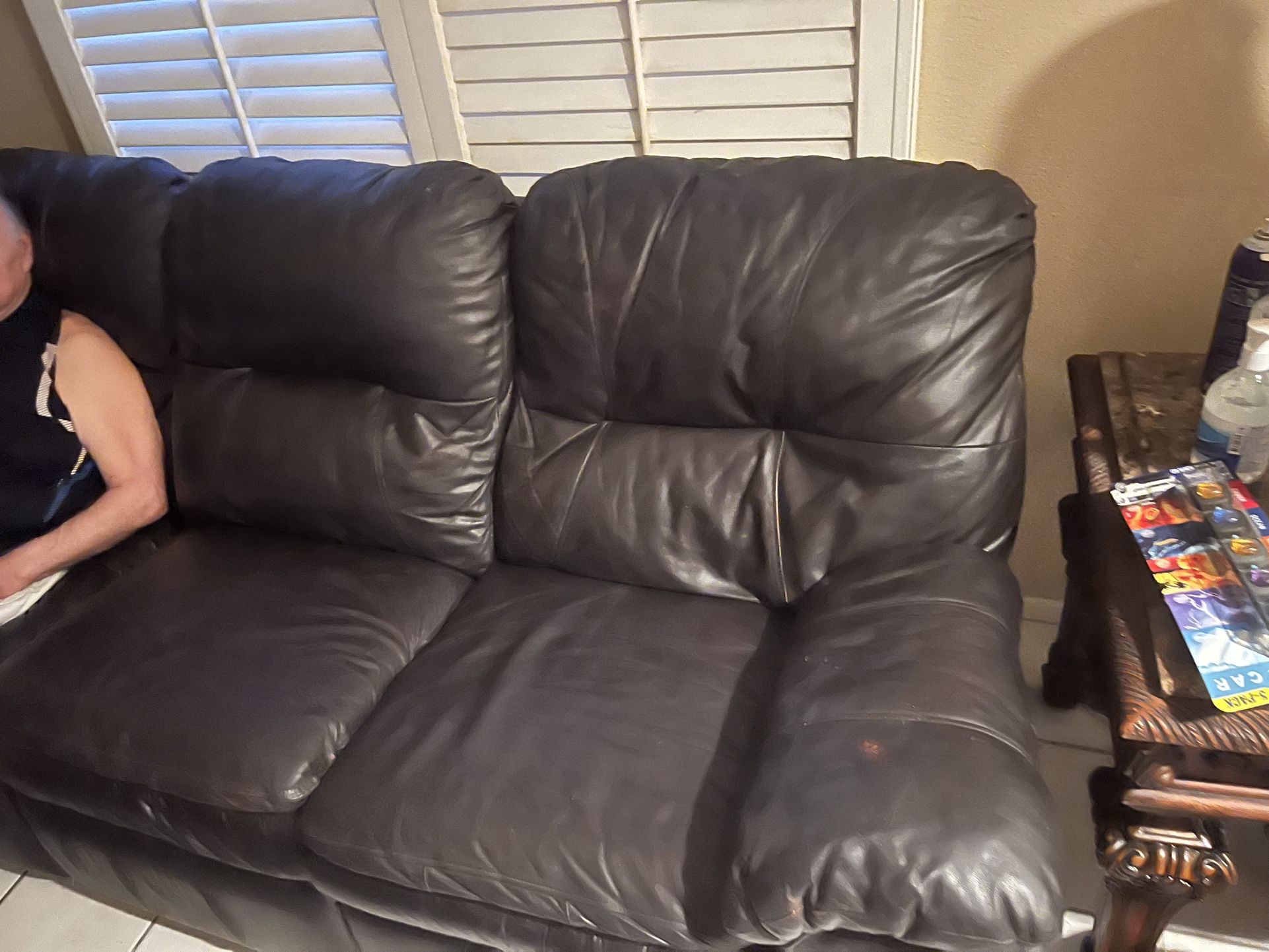 Couch Must Pick Up Has Cat Oder Make Offer
