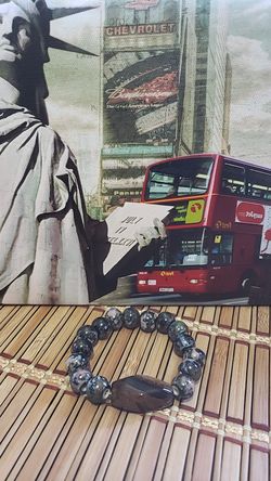 Unisex naked eye stretchable bracelet