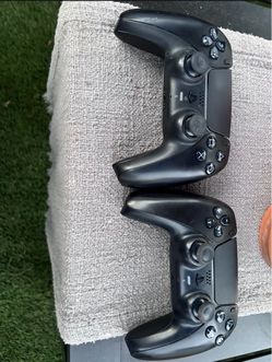 2 PS5 Controllers