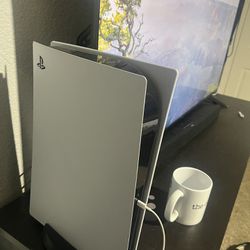 Ps5 With Two Controllers And Charging Station 