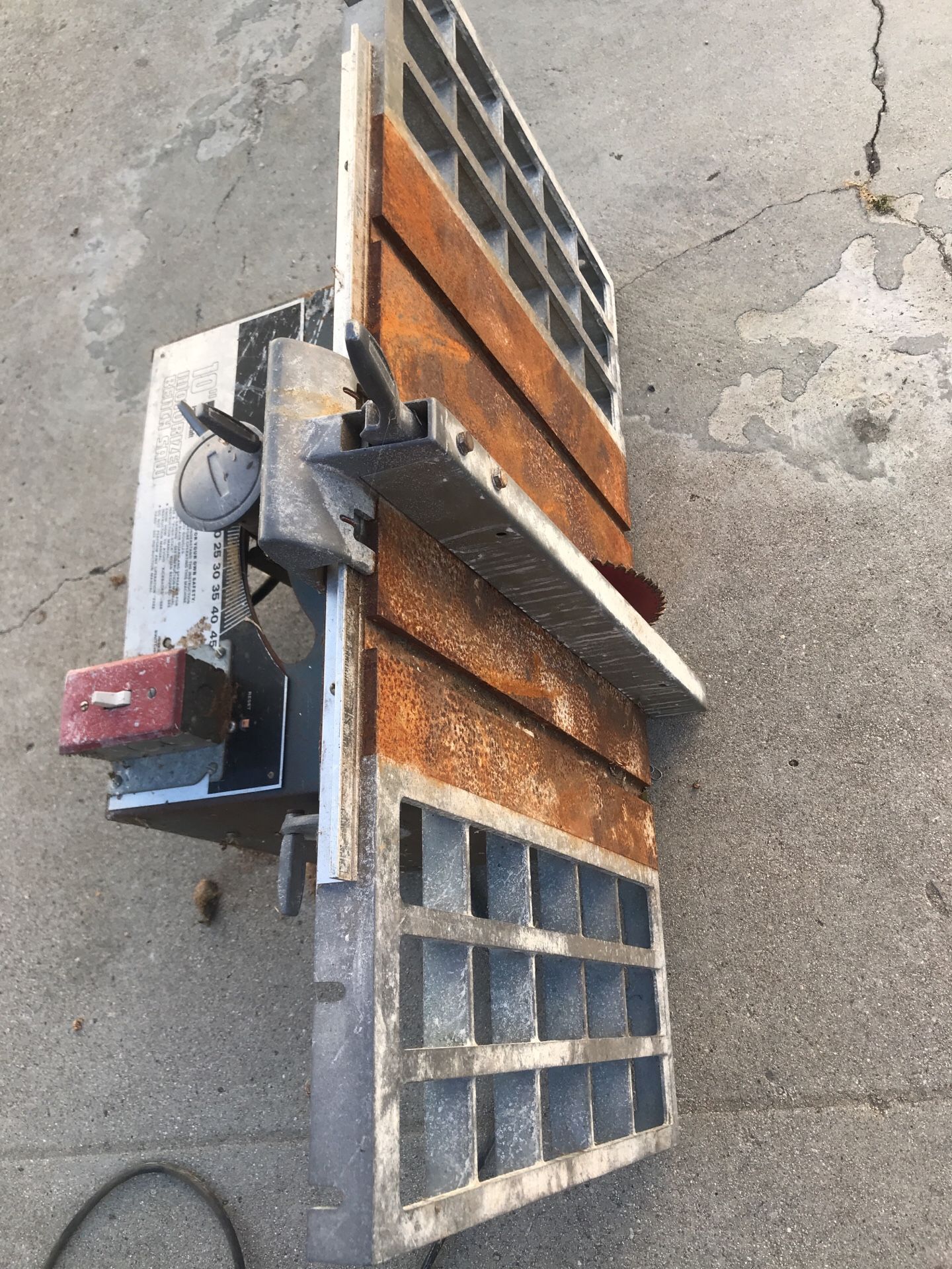 Motorized Bench saw