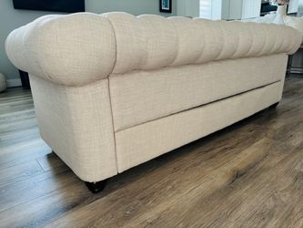 ✨ Elegant Chesterfield Sofa & Loveseat Set – Excellent Condition ✨