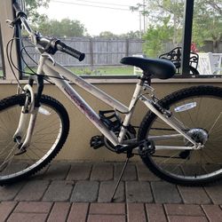 Columbia Trailhead Womens Bike for Sale in Belle Isle FL OfferUp