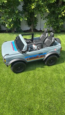 Kid trax 12 Ford bronco ride-on toy