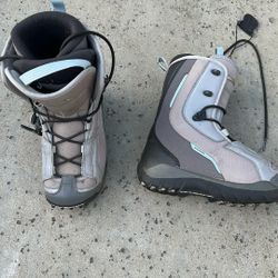 Snowboarding Boots Salomon Size Women’s 5 1/2