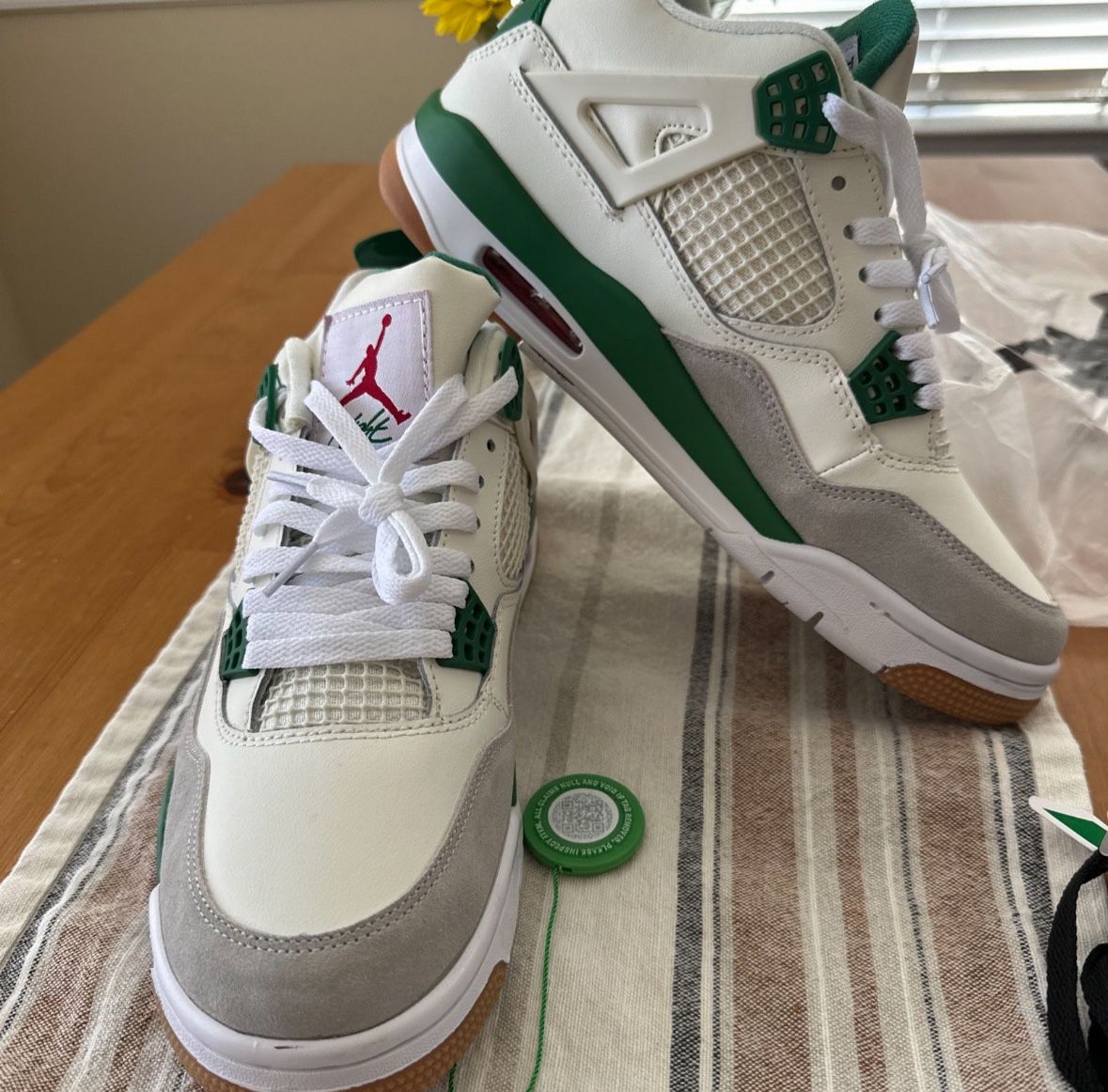 Size 9.5 - Jordan 4 Retro SP x Nike SB Mid Pine Green