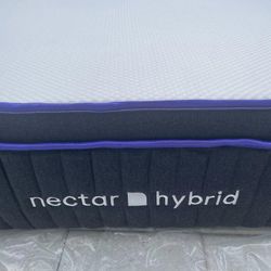 Nectar Premier Hybrid Mattress, Queen, Like New, Perfect Condition