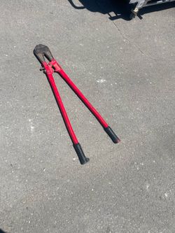 Giant bolt cutters