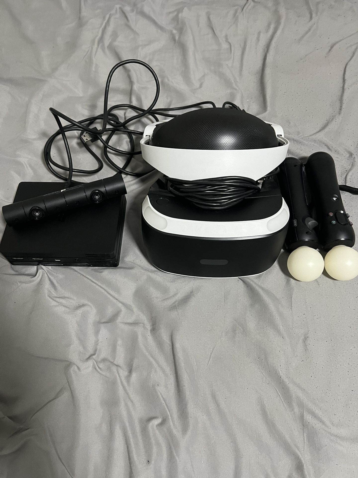 PlayStation 4 VR, 2 VR games, 1 PS4 Game