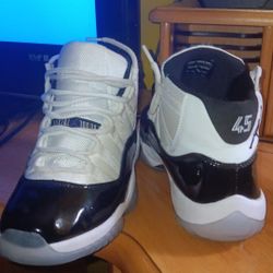 JORDAN 11S RETRO 