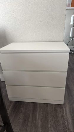 Nice Stand. Perfect For Bedroom!!