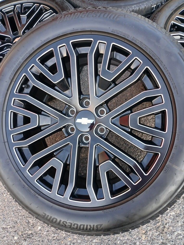 2025 NEW OEM ORIGINAL TAKEOFFS CHEVY SILVERADO HIGH COUNTRY 22 INCH TIRES BRIDGESTONE 99 % DOT 3124 $ 2350 