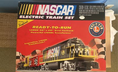 LIONEL - NASCAR Train set 