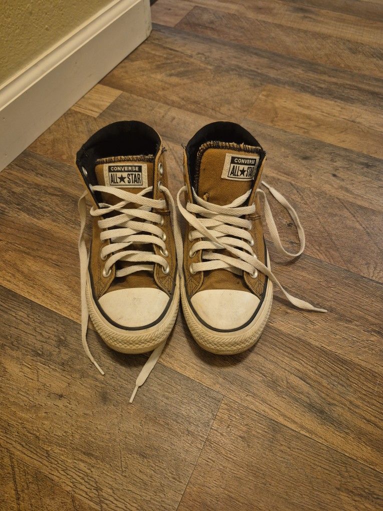 Womens Converse Size 7.5