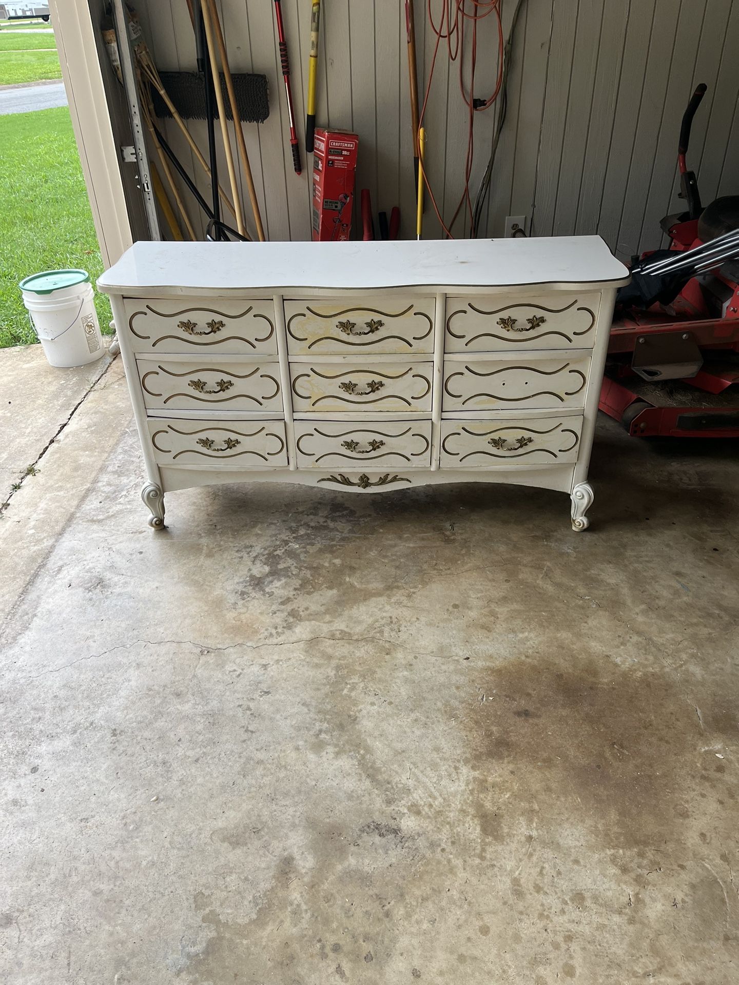 Dresser