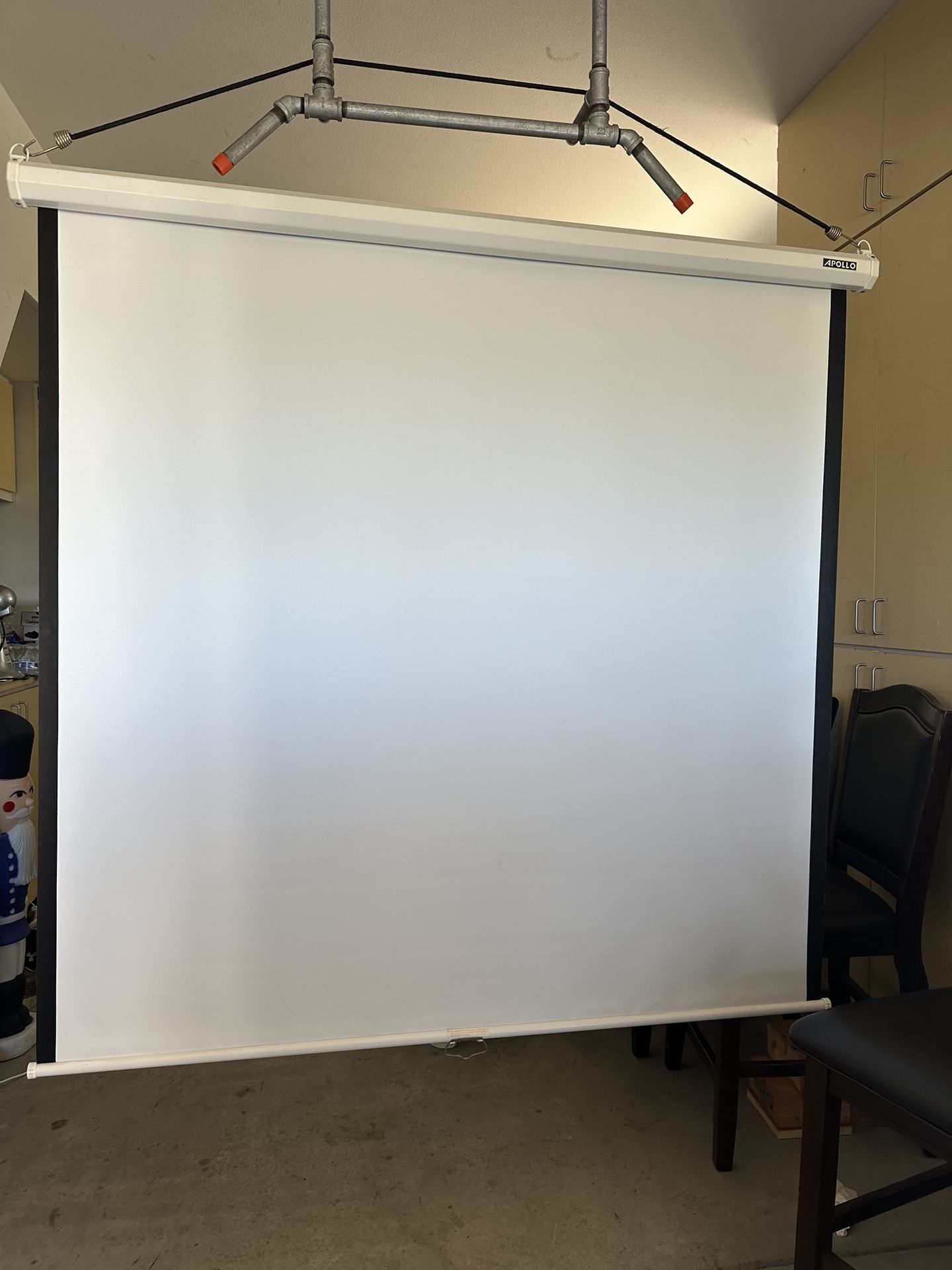 Apollo Projection Screen - 70" x 70"