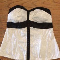 Torrid White Floral Print & Black Trim Satin Boos-tier Shirt Size 0 Or XL