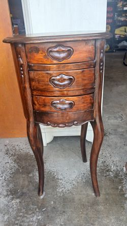3 drawer night stand/ table