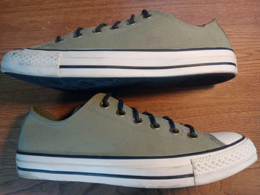 Converse All Stars Size Men's 8 Woman's 10