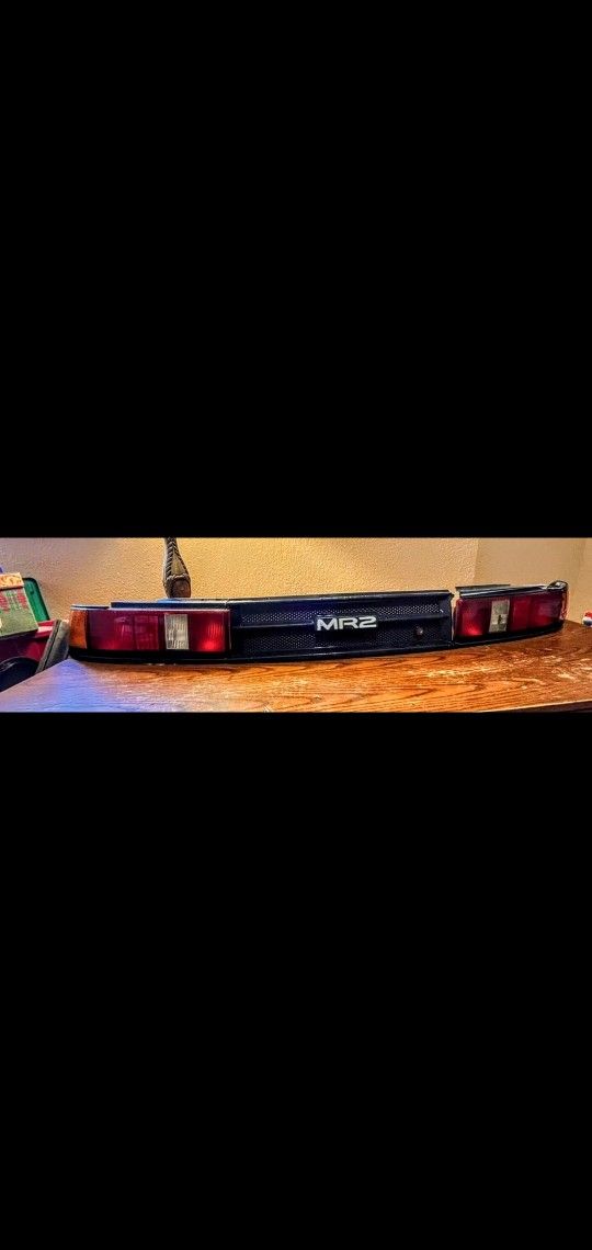93 Toyota MR2 headlight Assembly OEM W/ rear Garnish