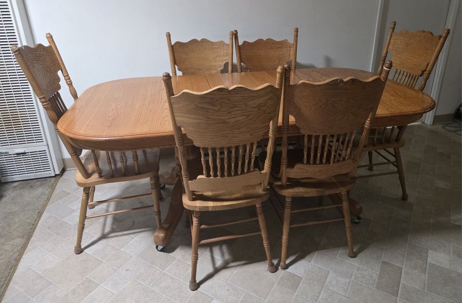 Solid Oak Expandable Kitchen Table & Chairs