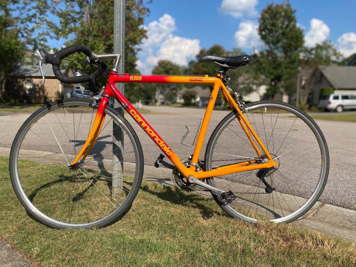🚴‍♂️ Cannondale R300 Road Bike – Lightweight Aluminum Racer, 23” Frame, 21-Speed 🚴‍♂️