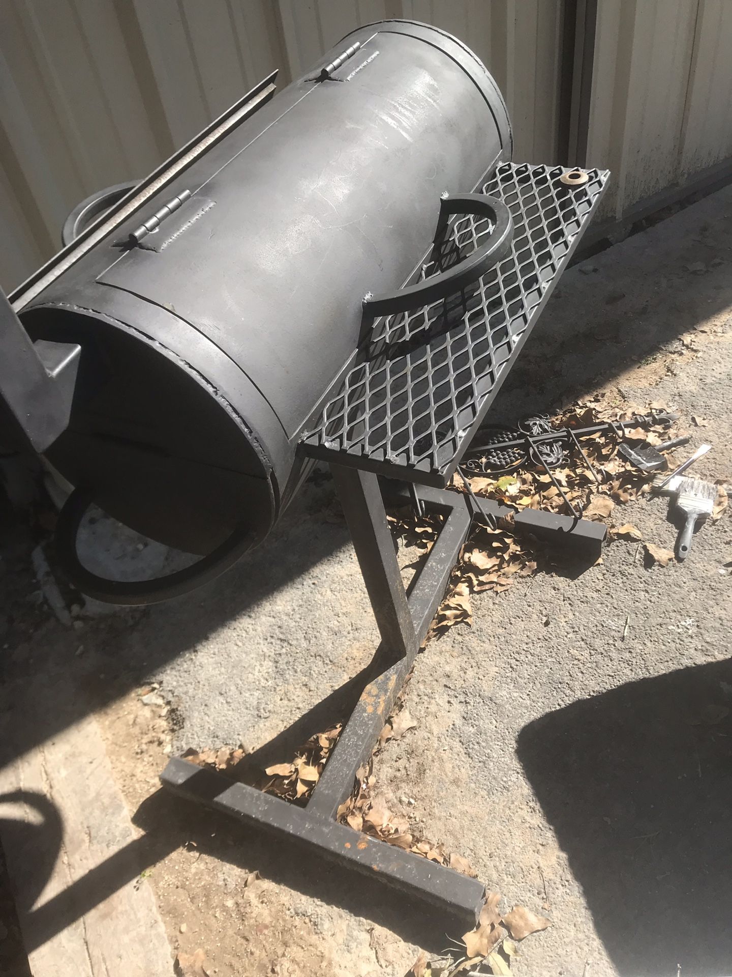 Barbecue pit new never used 250$