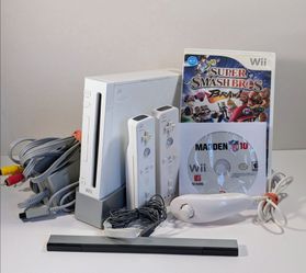 Nintendo Wii Console Bundle with Games