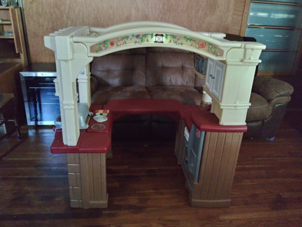 Pretend play kitchen