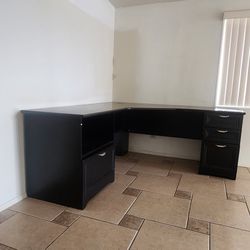 Escritorio Está En Buenas Condiciones $160 