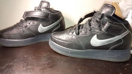 Nike
Air Force 1 Mid Black/Metallic Silver shoes (8.5)